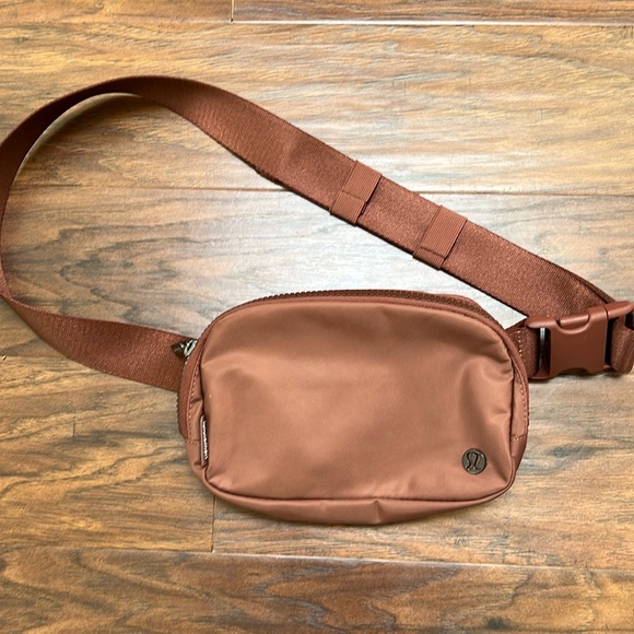 lululemon athletica Handbags - Lululemon Belt bag
